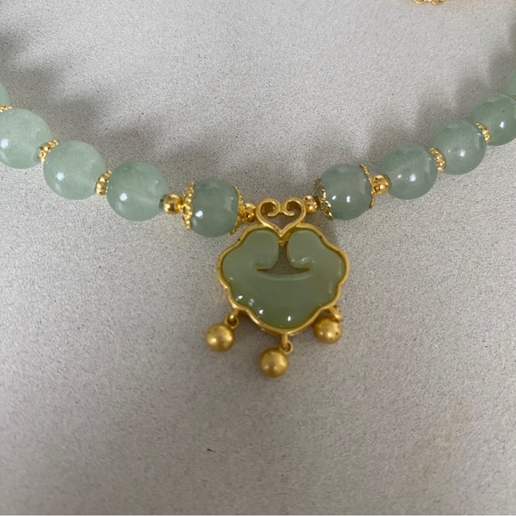 GREEN JADE/925 GOLD TRADITIONAL CHINESE BRACELET W/ JADE LOTUS DROP - Picture 9 of 11